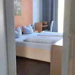 Zur Faehre Szálloda *
