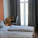 Zur Faehre Szálloda *