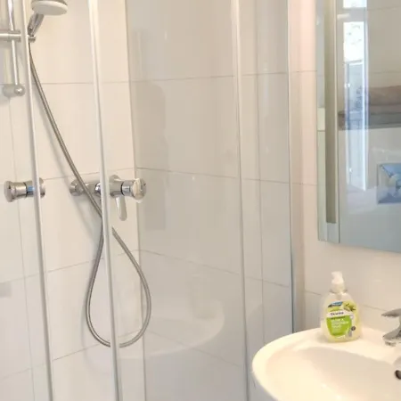 Zur Faehre Hotel *