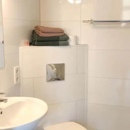 Zur Faehre Hotel *